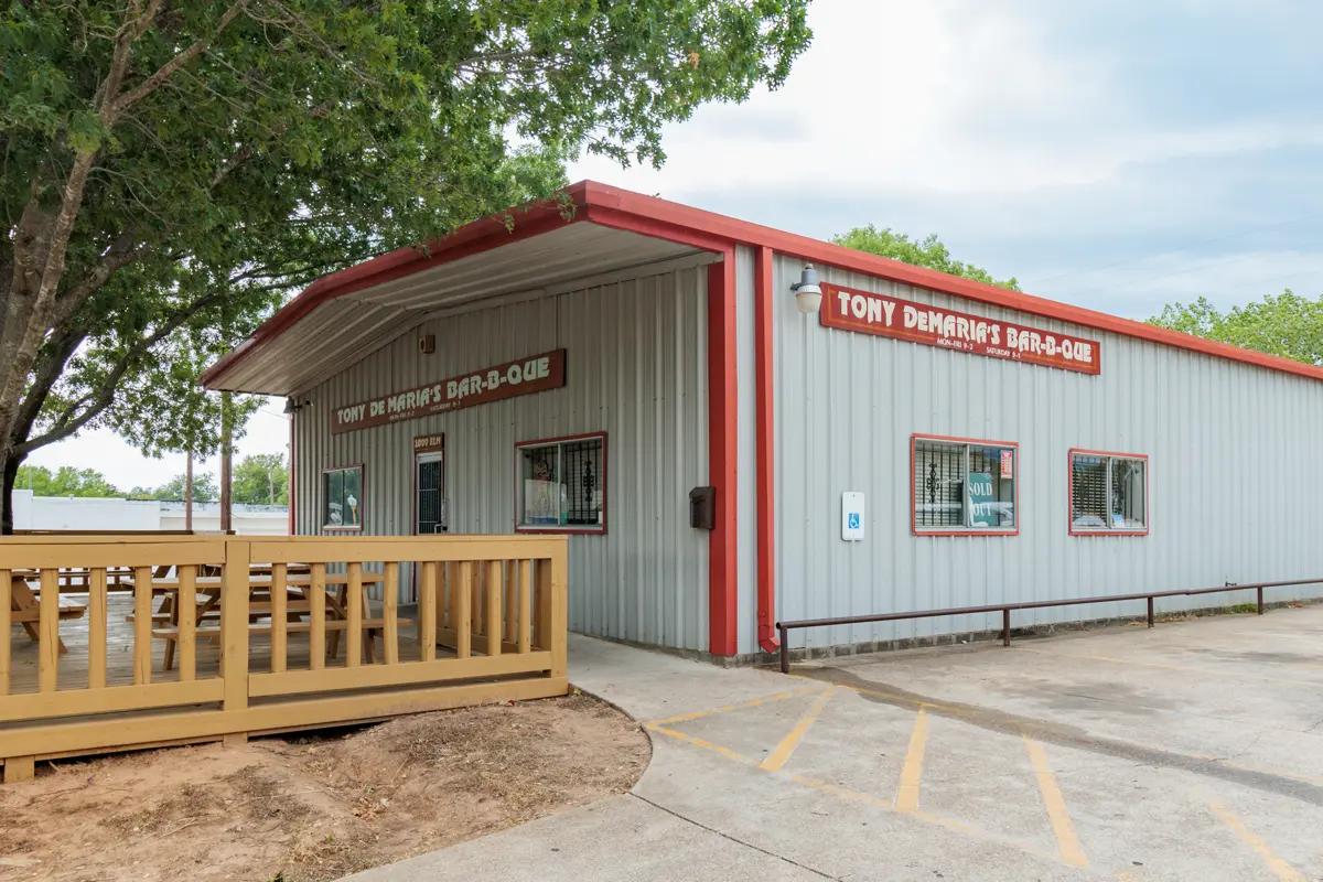 Tony DeMaria's BBQ exterior