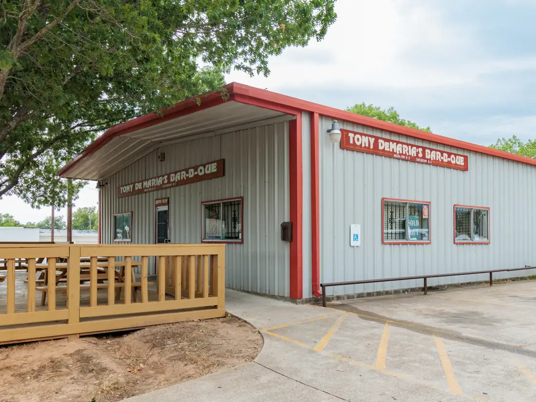 Tony DeMaria's BBQ exterior